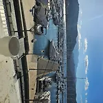 Sur Le Port *