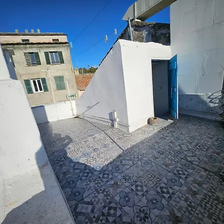 Sur Le Port Apartmán