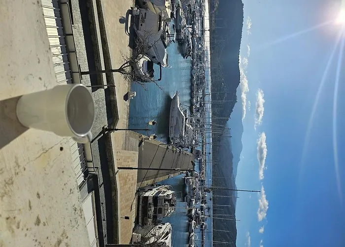 Sur Le Port *